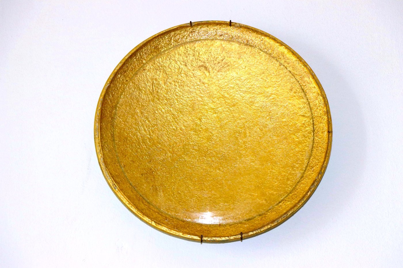 Solid Sun magnet — golden disc
